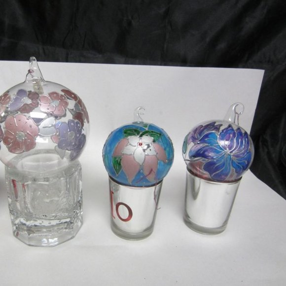 HAND PAINTED CLEAR BLOW GLASS ORNAMENTS W/FLORAL MOTIF EACH UNIQUE, SET OF 4 - Picture 3 of 12
